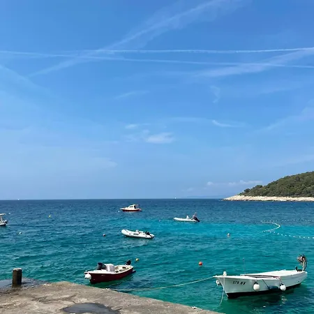 Milna, Hvar Buratovic