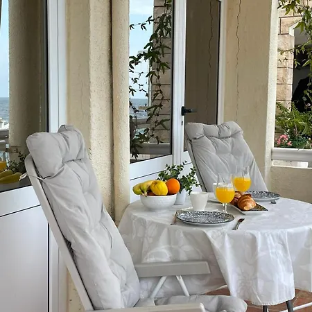 Milna, Hvar Buratovic *