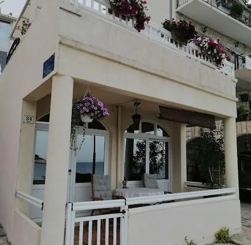 Milna, Hvar Buratovic Hvar Town