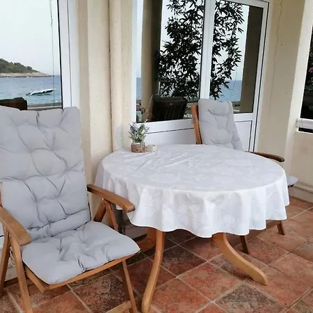 Апартаменти Milna, Hvar Buratovic *